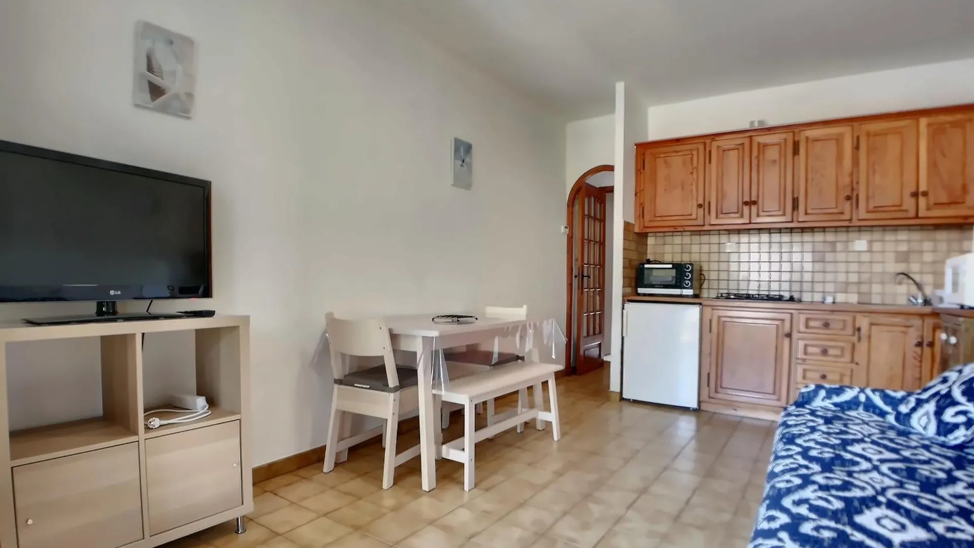 Apartment Appartement Calme Pour 4, Avec Terrasse Et Wifi, Saintes-Maries-De-La-Mer - Fr-1-475-211